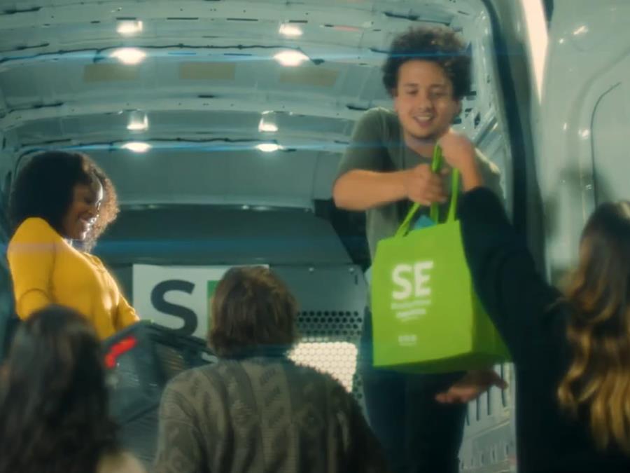 Evan Ehlers and the Sharing Excess volunteers