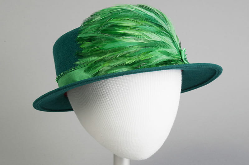 Hat, Olivia Turner, c. 1999, USA. Gift of Nancy Stowe Weinberg. Photo courtesy The Robert and Penny Fox Historic Costume Collection.