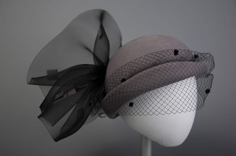 Hat, Olivia Turner, c. 1999, USA. Gift of Nancy Stowe Weinberg. Photo courtesy The Robert and Penny Fox Historic Costume Collection.