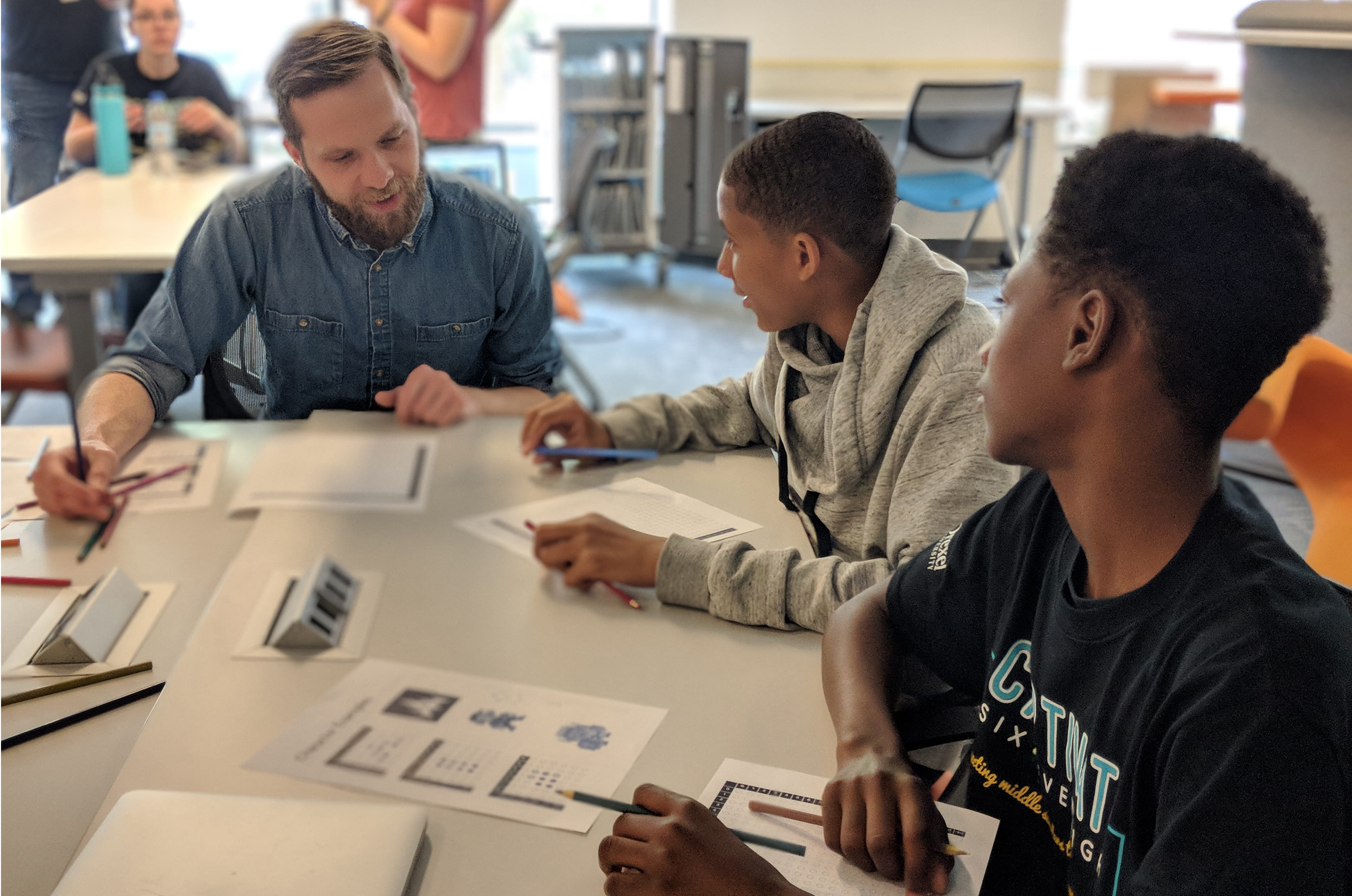 EGS expert working with local students on big game project