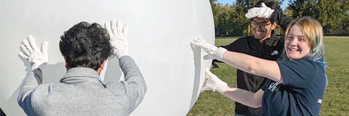 Drexel Physics majors travelled to Hershey, PA to launch high-altitude balloons in order to study cosmic rays.