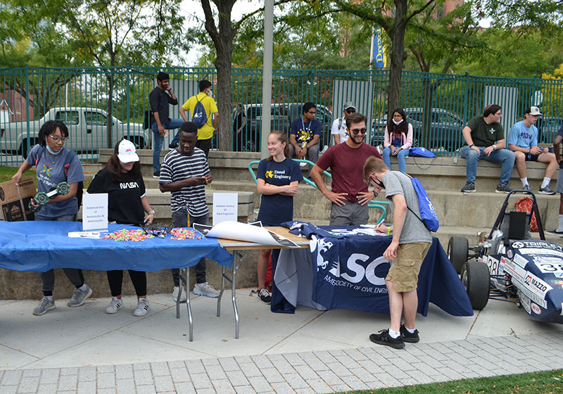 Student organizations signing up new members