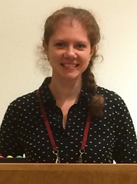 Lorela Ciraku, Reginato Lab member, at a podium